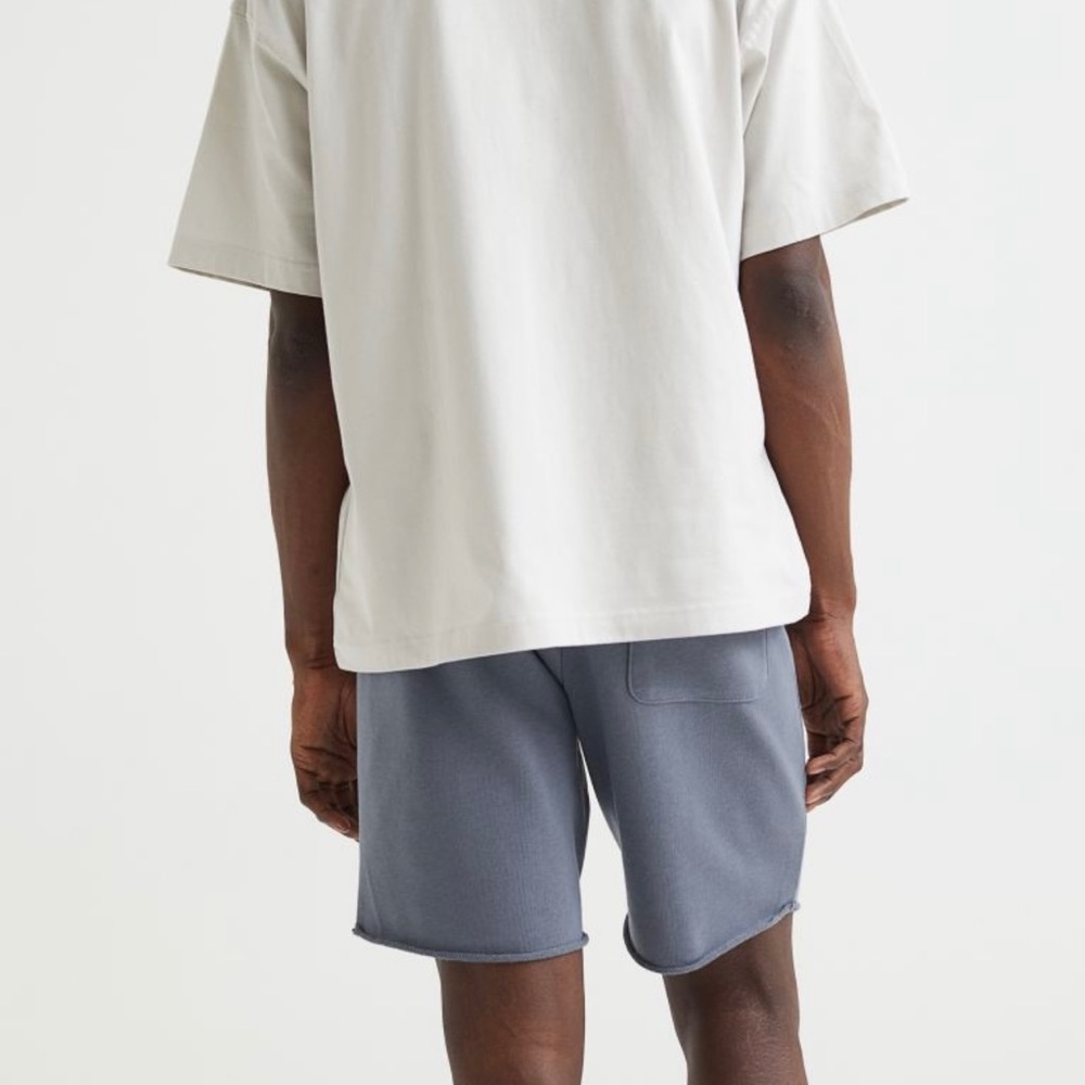Mens H&M Regular-Fit Raw-Edge Hem French Terry Sweat Shorts - Dark Grey - Size M - Picture 5 of 11